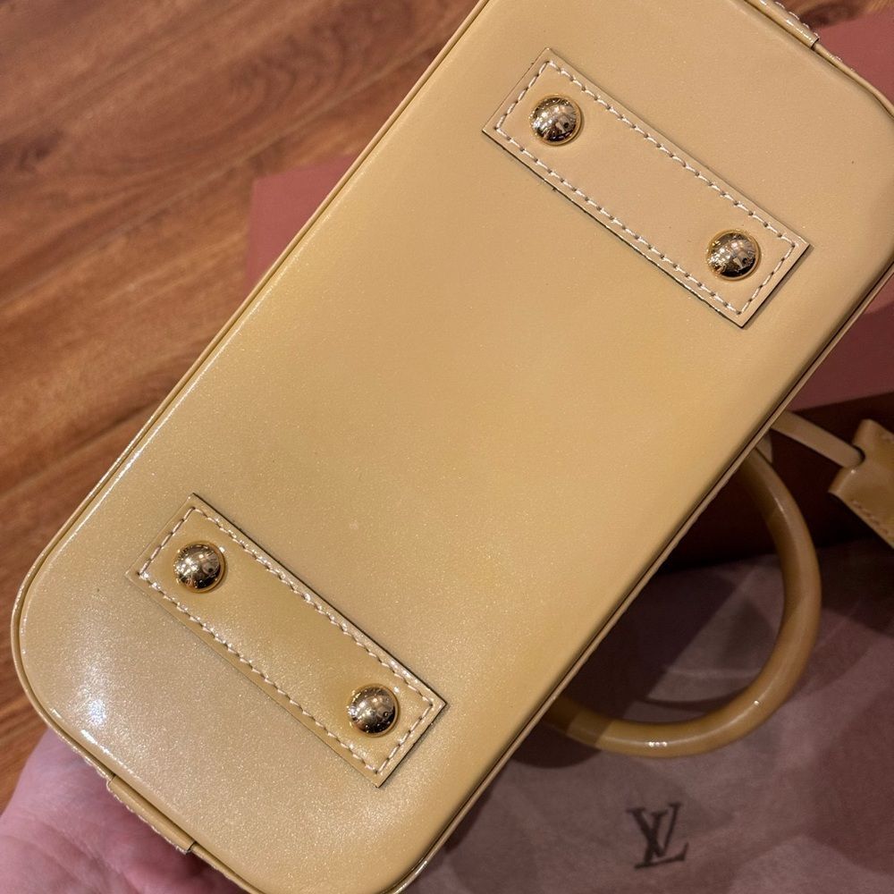 SOLD 🚨 LV Alma BB - NOT INCLUDING LV BAG CHARM - Picture 5 of 13